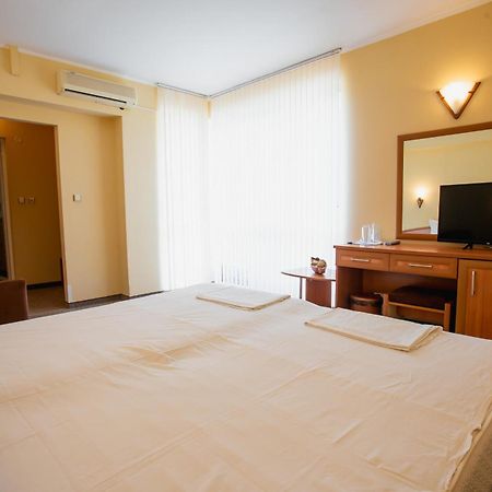 Hotel Dolphin Ράβντα Εξωτερικό φωτογραφία