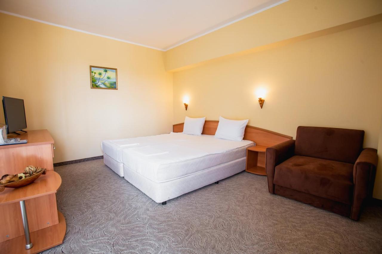 Hotel Dolphin Ράβντα Εξωτερικό φωτογραφία