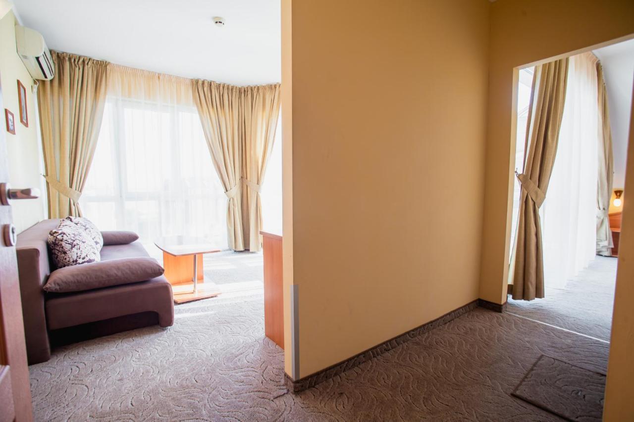 Hotel Dolphin Ράβντα Εξωτερικό φωτογραφία