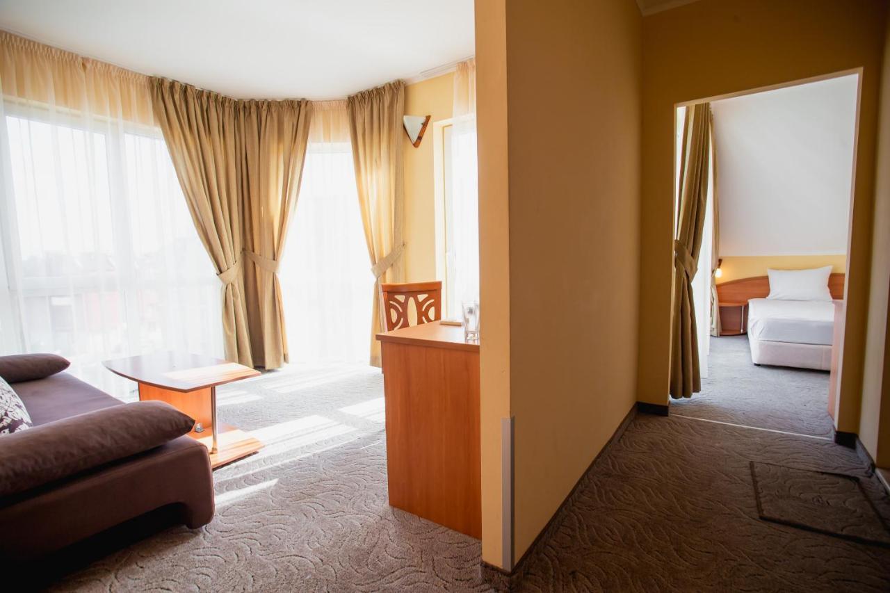 Hotel Dolphin Ράβντα Εξωτερικό φωτογραφία