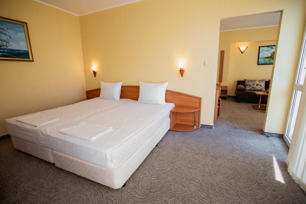 Hotel Dolphin Ράβντα Εξωτερικό φωτογραφία